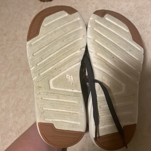 Boys new balance sneakers, great condition. - Picture 5 of 5